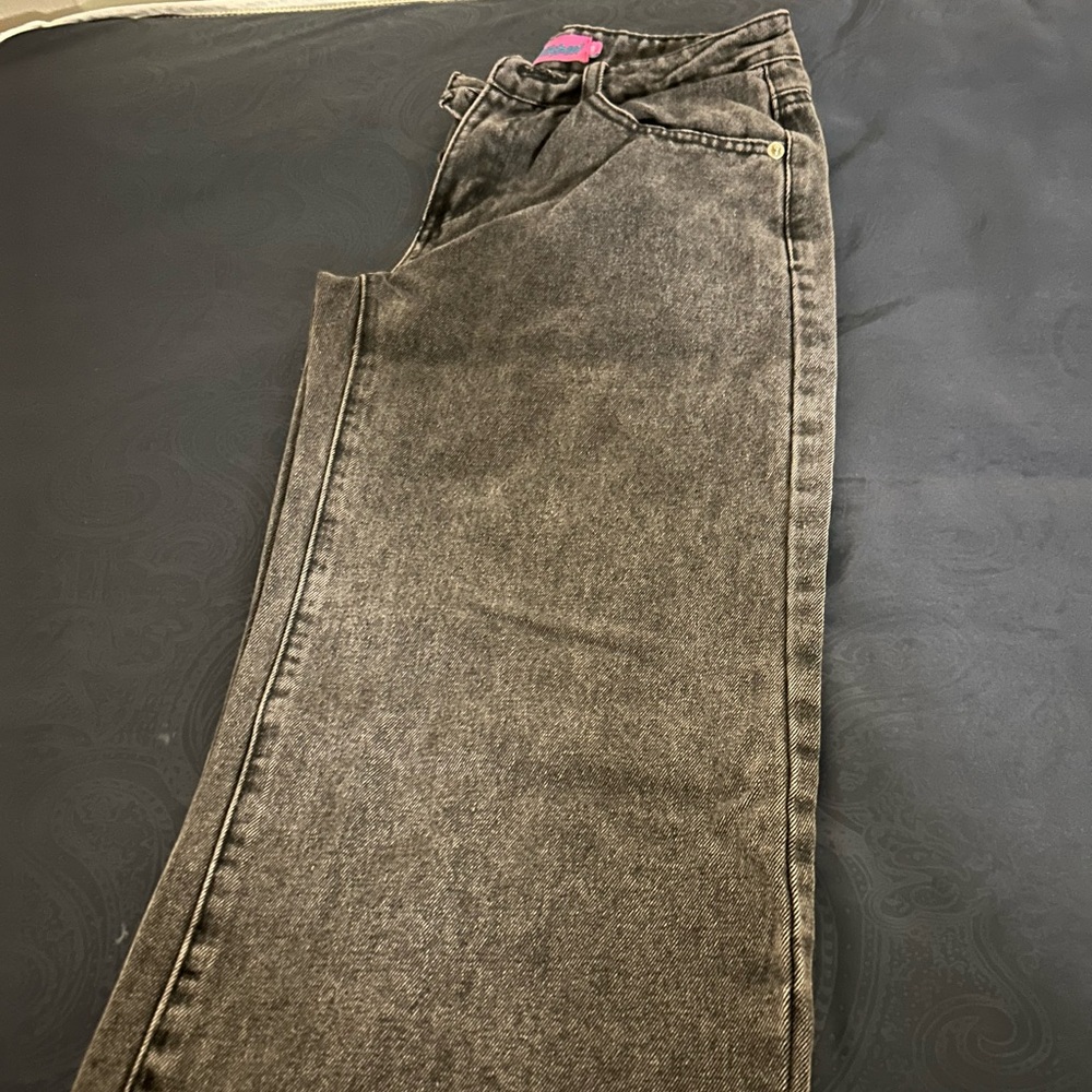 Edikted Raelyn Washed Low Rise Jeans